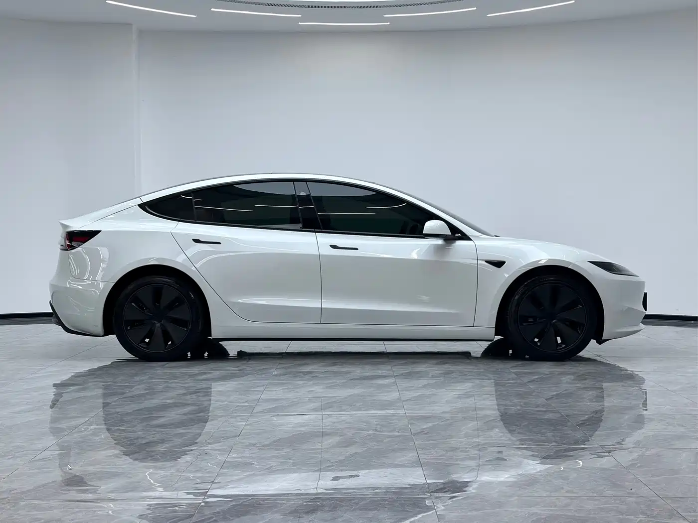 Tesla Model 3 2026 2025 Model Year Facelift Rear-Wheel Drive