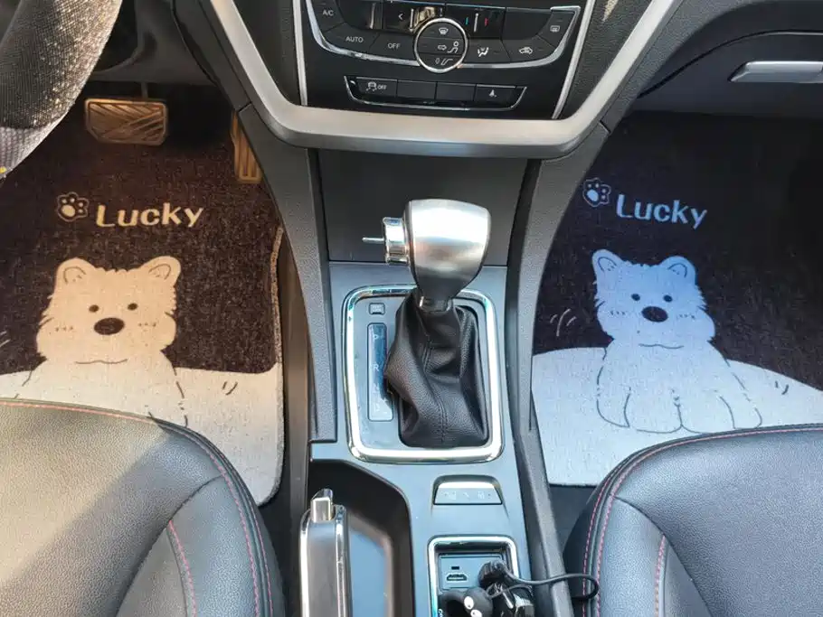 Geely Emgrand 2015 2015 Sedan 1.5L CVT Upward Edition