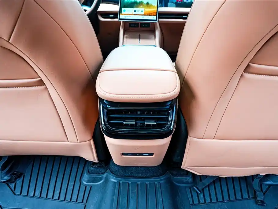 Geely Galaxy Galaxy L7 2025 EM-i 115km Explorer+ Edition фото 18