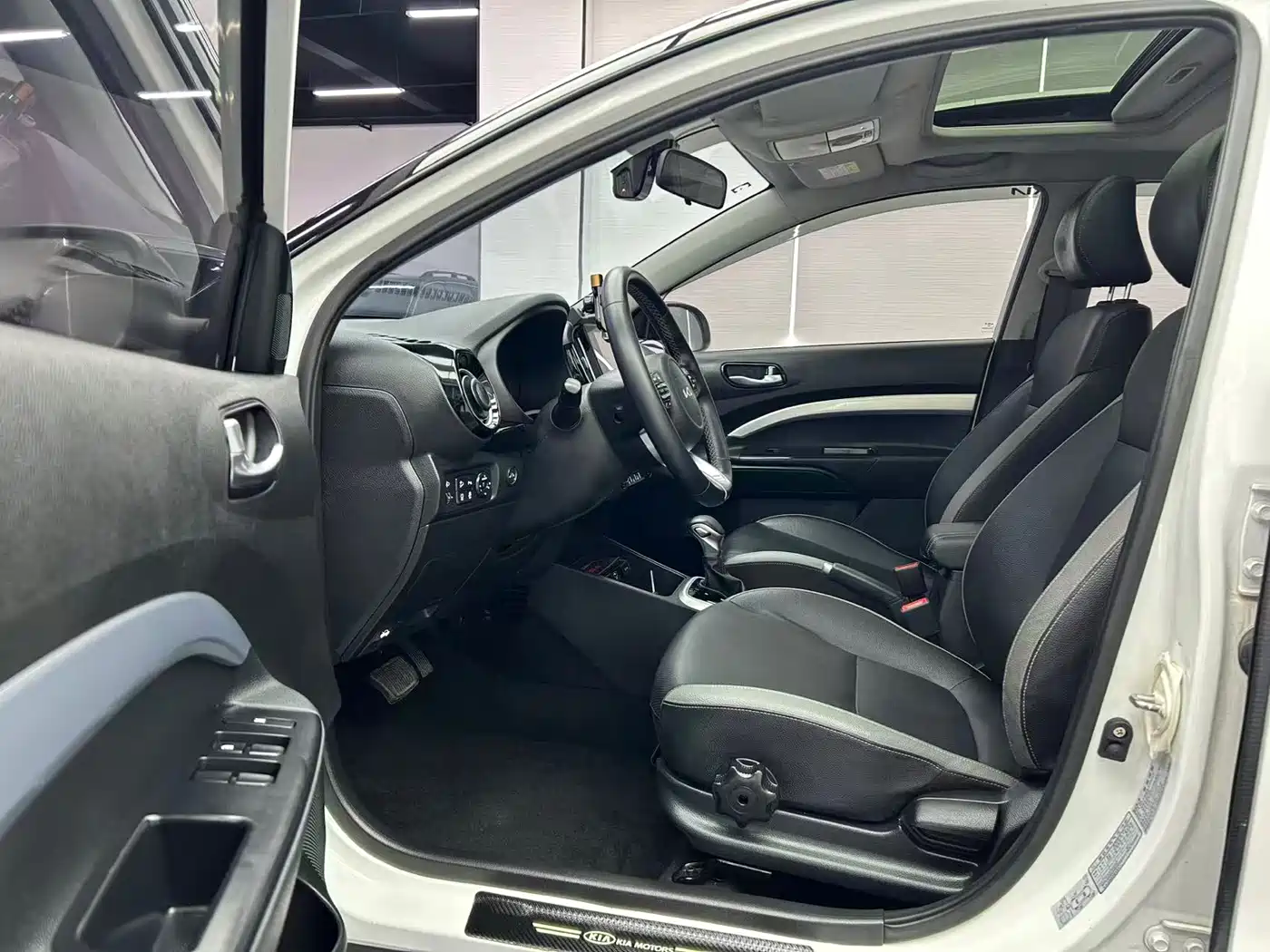 Kia KX1 2021 1.4L CVT Sunroof Version фото 9