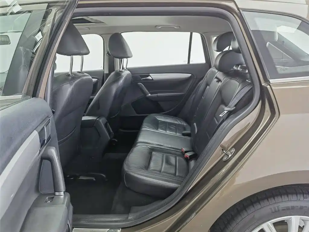 Volkswagen Lavida Tour 2013 1.6L Manual Comfort фото 15