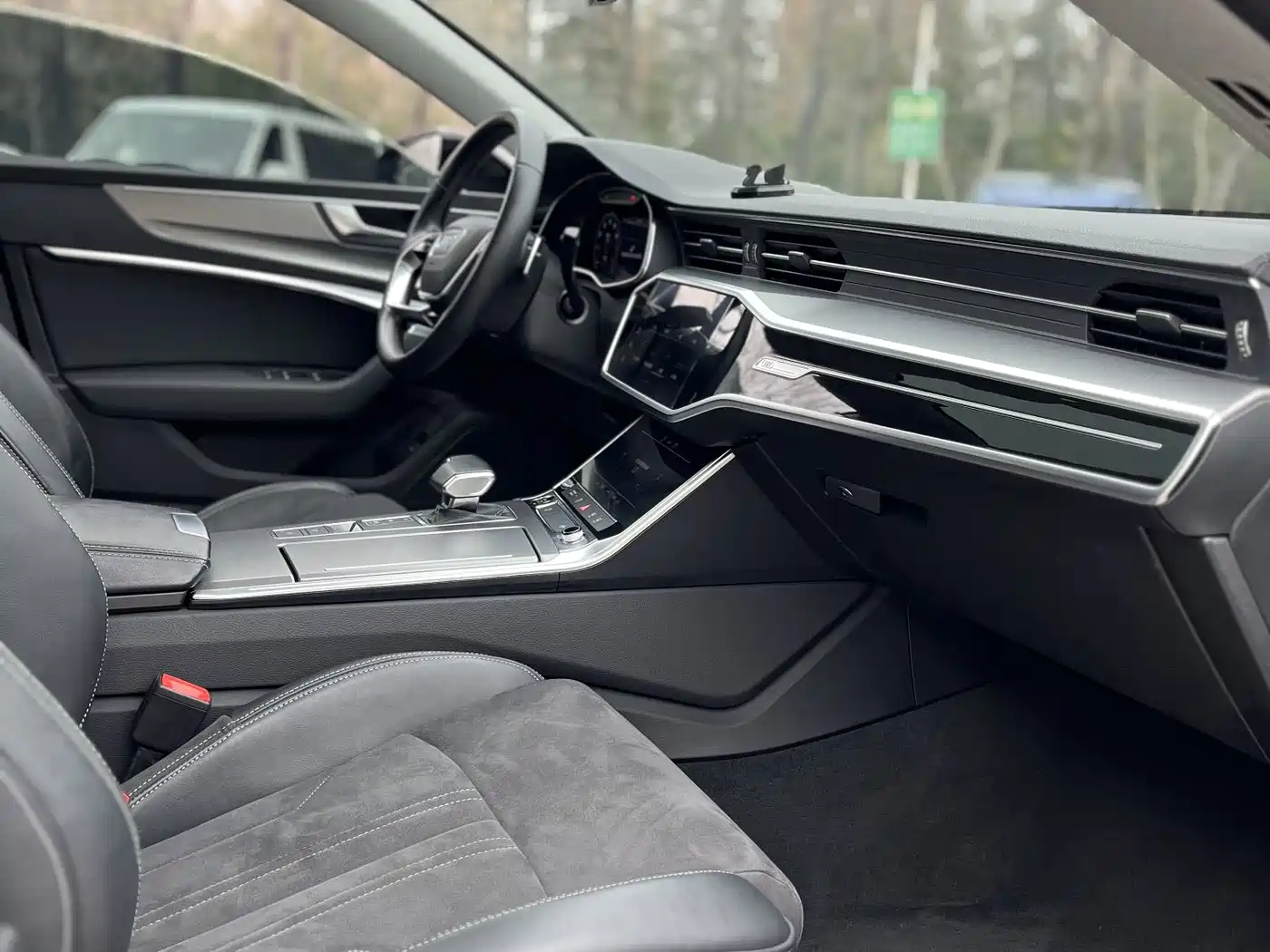 Audi A7L 2024 45TFSI S-line Dream Edition Crystal Package фото 18
