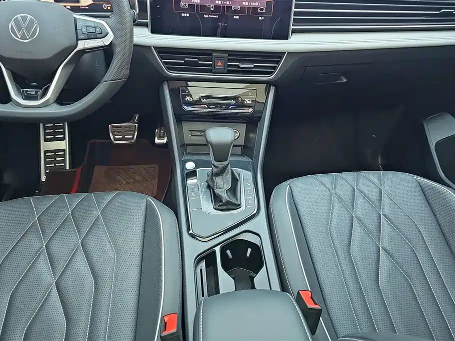Volkswagen Tiguan L 2024 330TSI Automatic 2WD R-Line Premium Enjoyment Edition фото 16