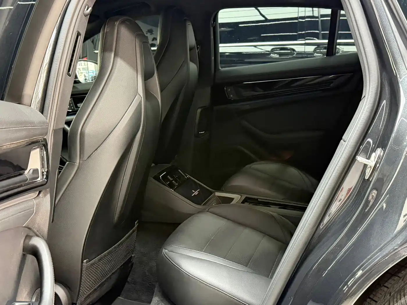Photo 15 - Porsche Panamera