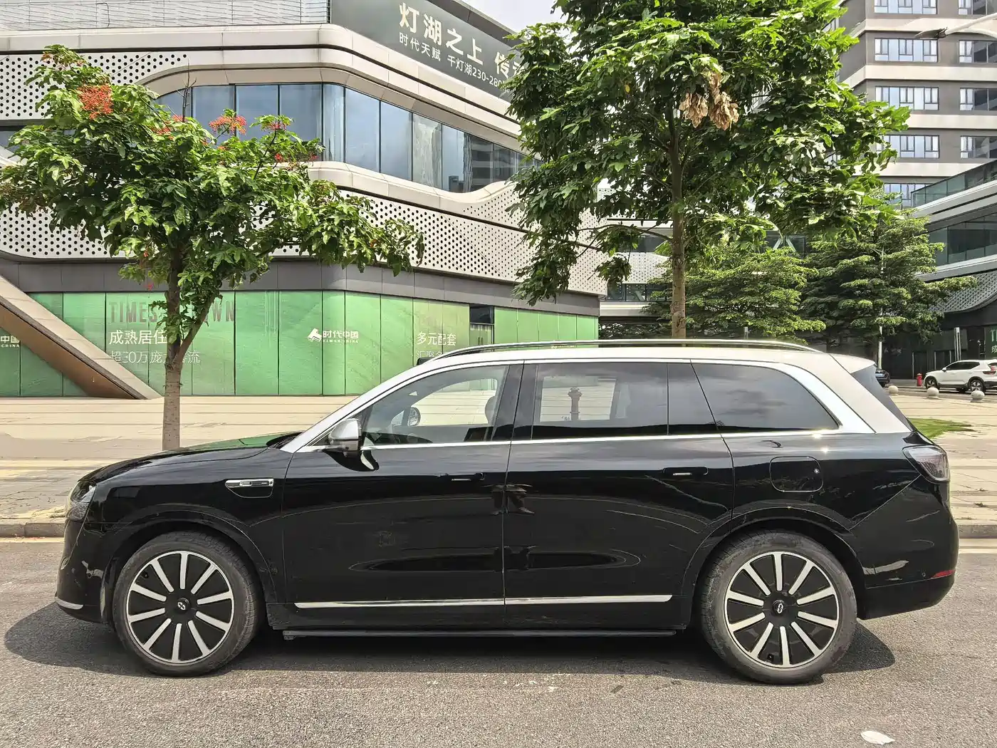 AITO Wenjie AITO M9 2024 Range Extender Max Edition 42kWh 6-seater фото 4