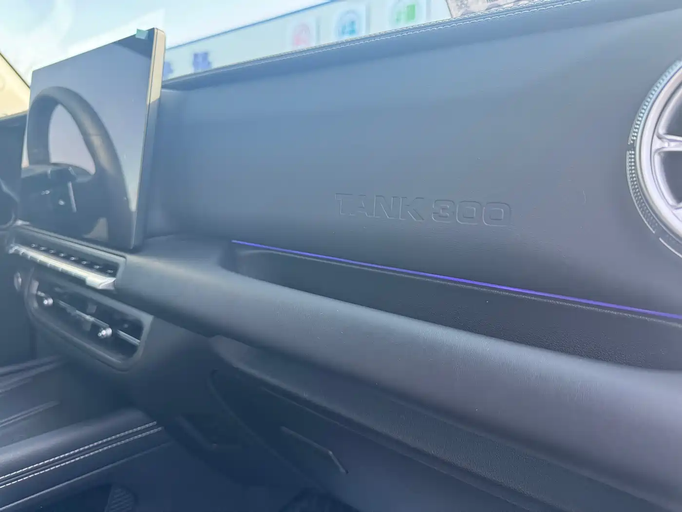 TANK TANK 300 NEW ENERGY