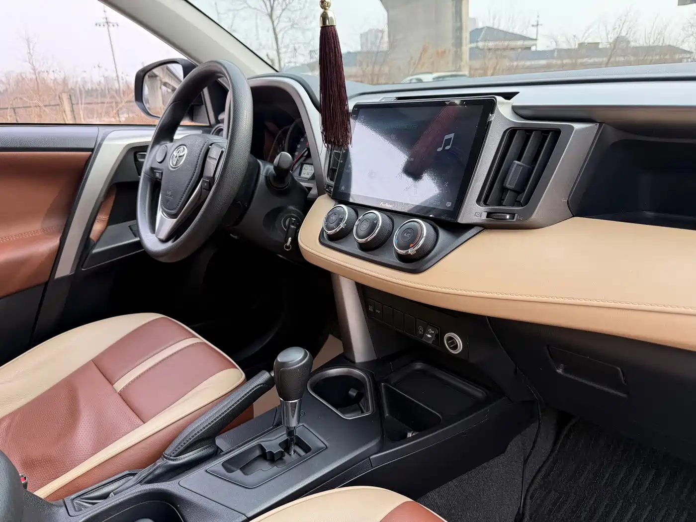 Toyota RAV4 Rongfang 2016 2.0L CVT 2WD Urban (China V) фото 10