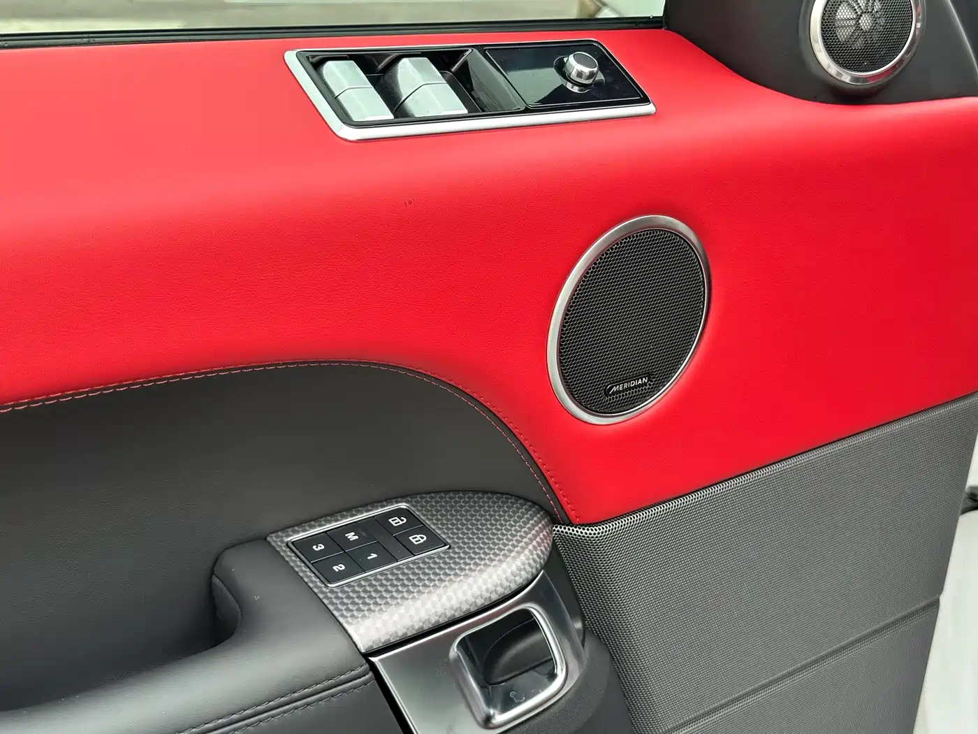 Land Rover Range Rover Sport 2021 3.0 L6 Gloss Black Edition фото 13