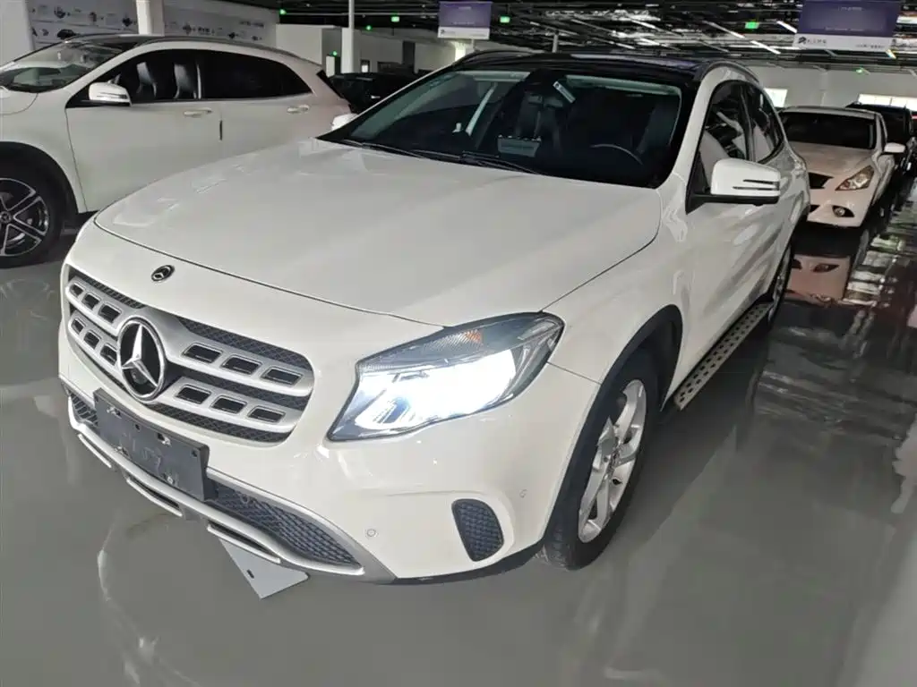 Mercedes-Benz GLA 2018 GLA 200 Dynamic фото 2