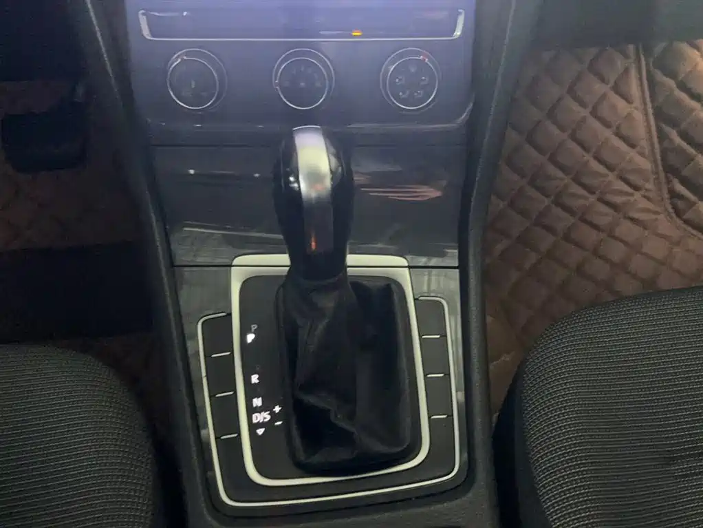 Volkswagen Golf 2018 1.6L Automatic Comfort фото 11