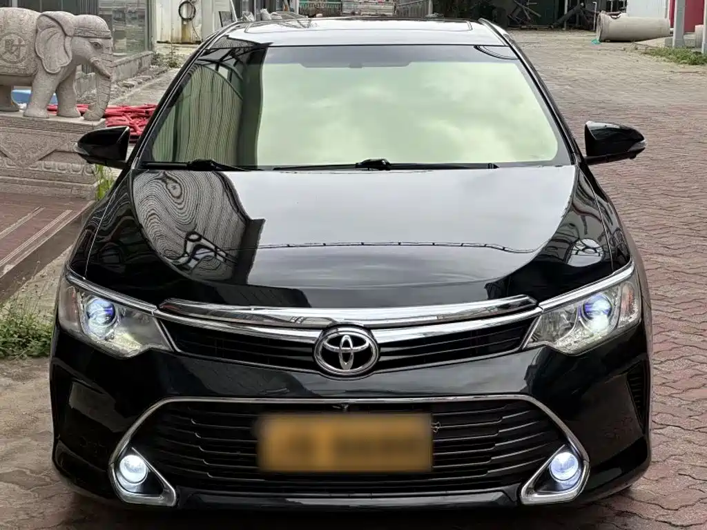 Фото 3 - Toyota Camry