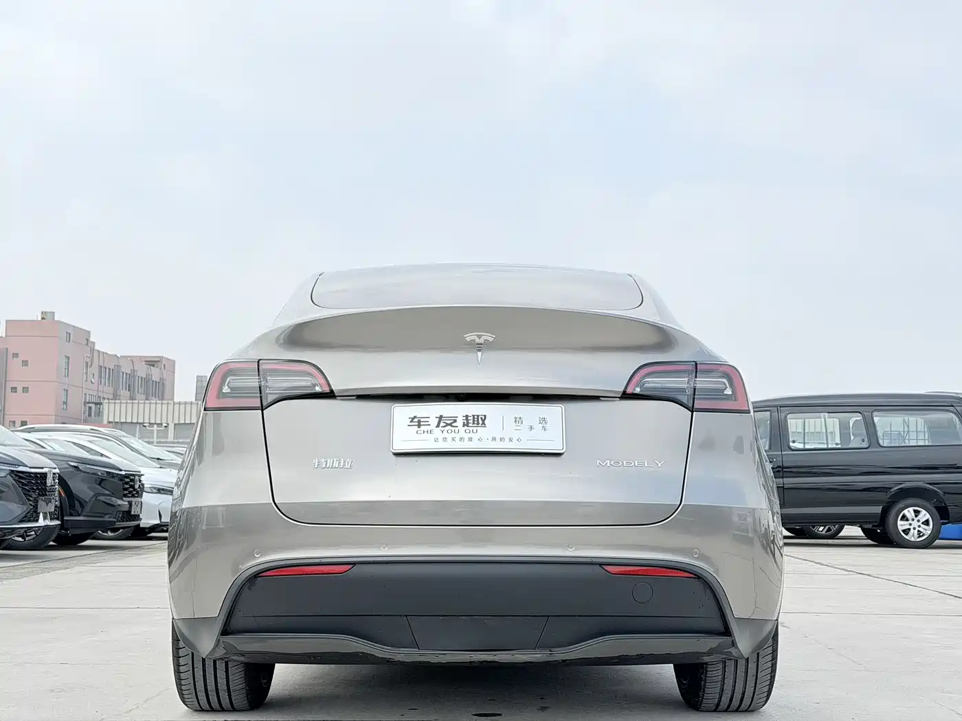 TESLA MODEL Y