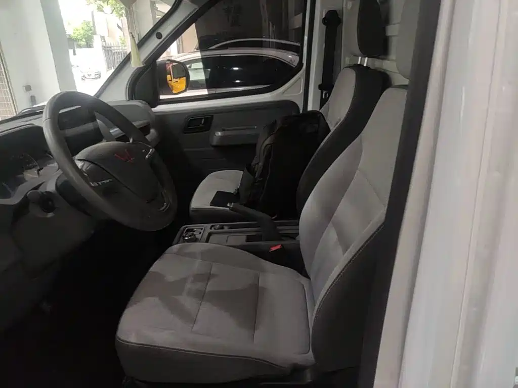 Wuling Motors Wuling Yangguang 2026 2025 310KM Sealed Window CATL Custom Edition