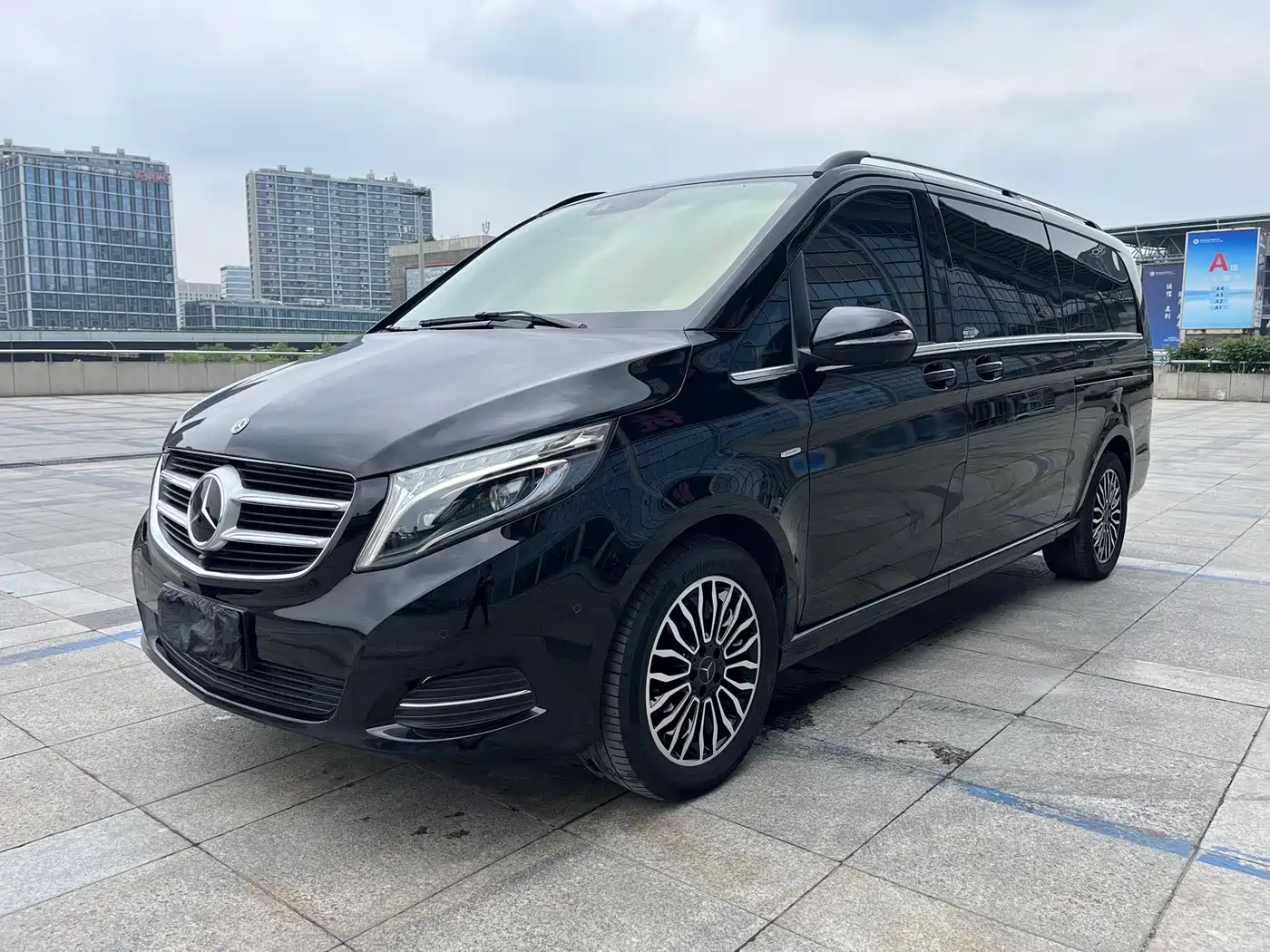 Mercedes-Benz V-Class 2017 Model V 260 L Premium Extended Edition