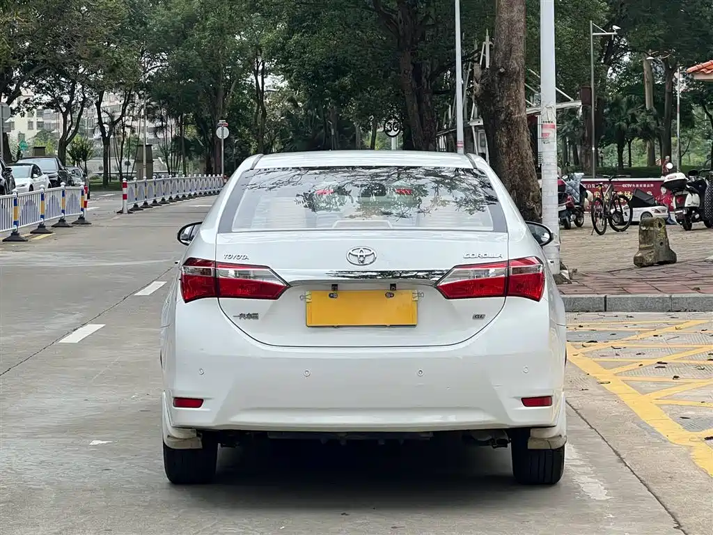 Toyota Corolla 2014 1.6L CVT GL фото 8