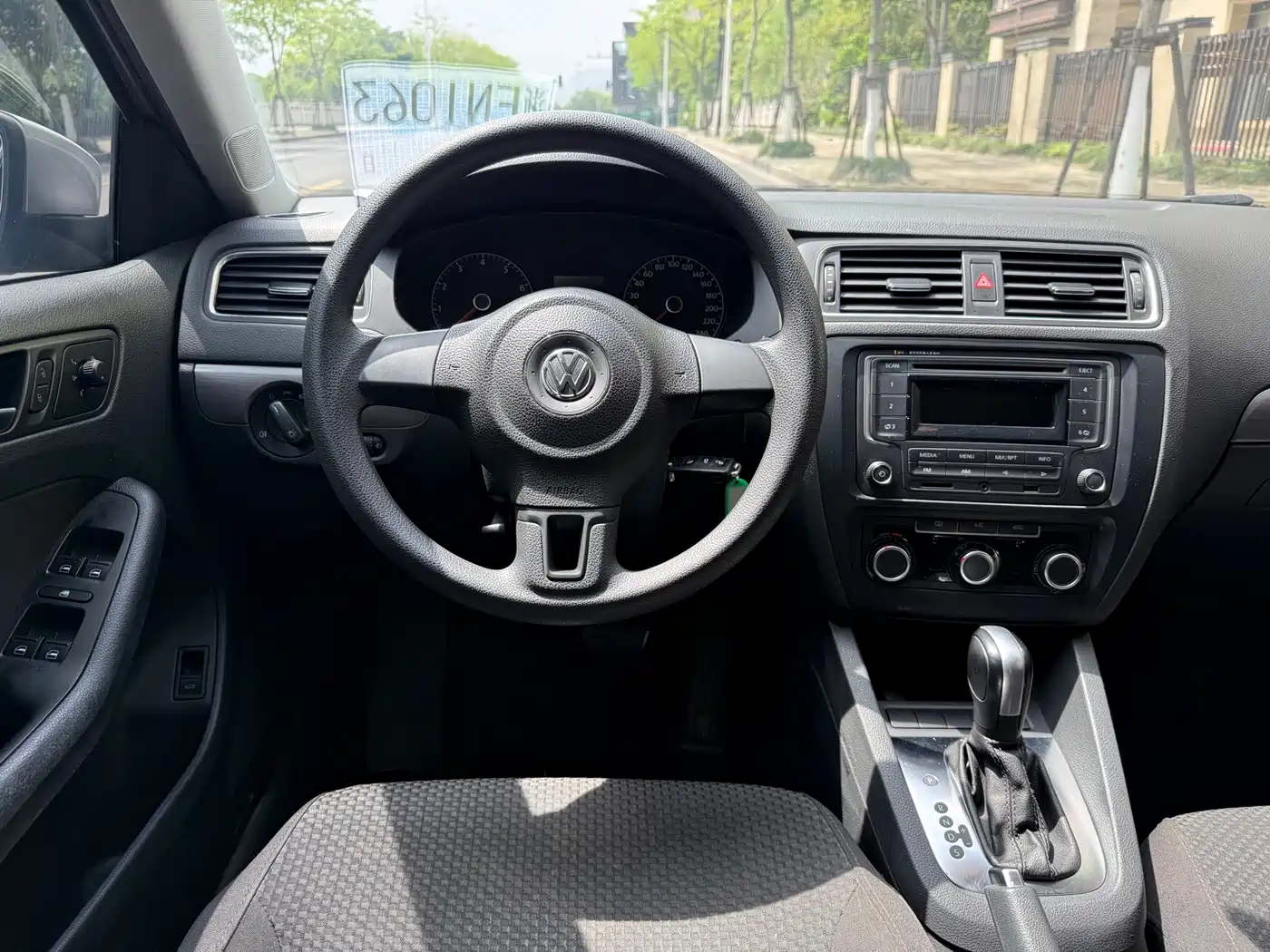 Volkswagen Sagitar 2014 1.6L Automatic Fashion фото 7