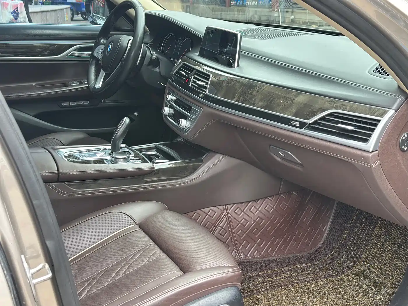 BMW 7 Series 2017 740Li Leading Edition фото 5