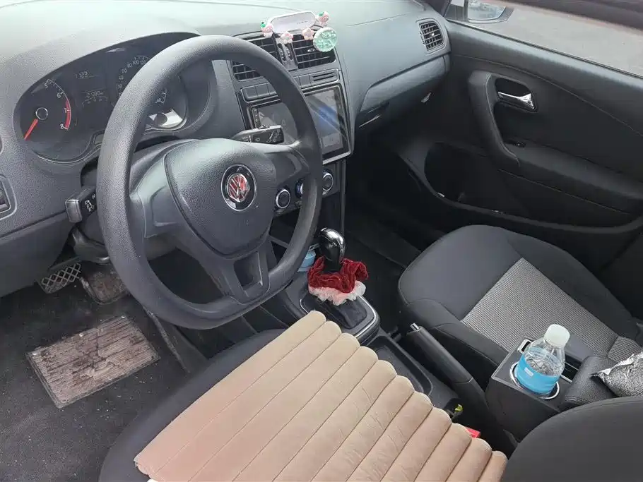 Volkswagen Polo 2016 1.4L Automatic Trend фото 9