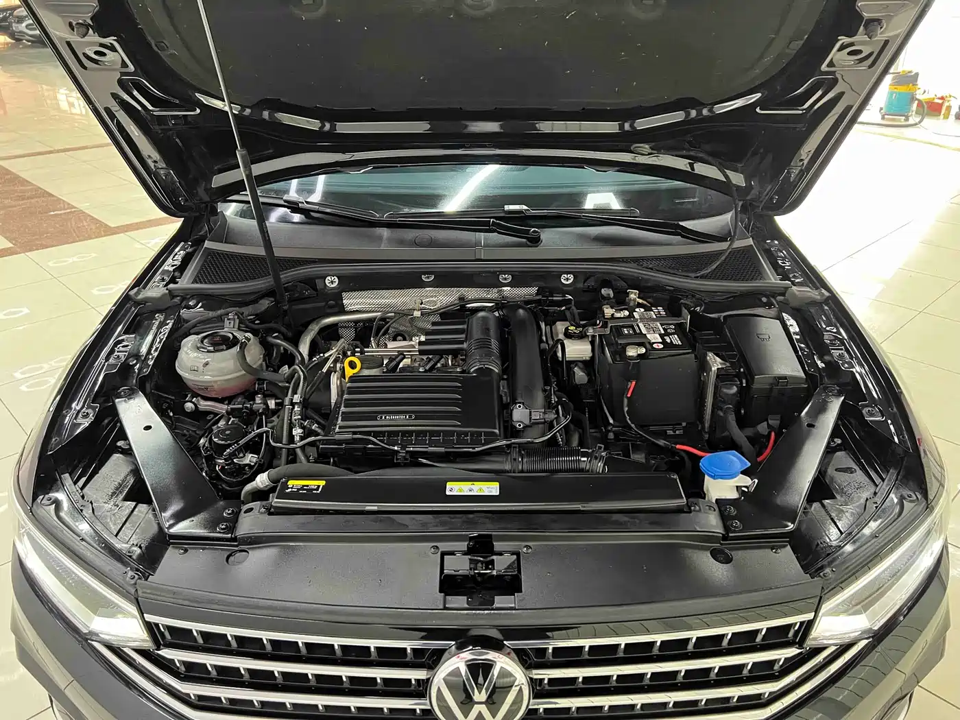 Volkswagen Magotan 2023 Model 2 Million Units Commemorative Edition 280TSI DSG Leading Version фото 21
