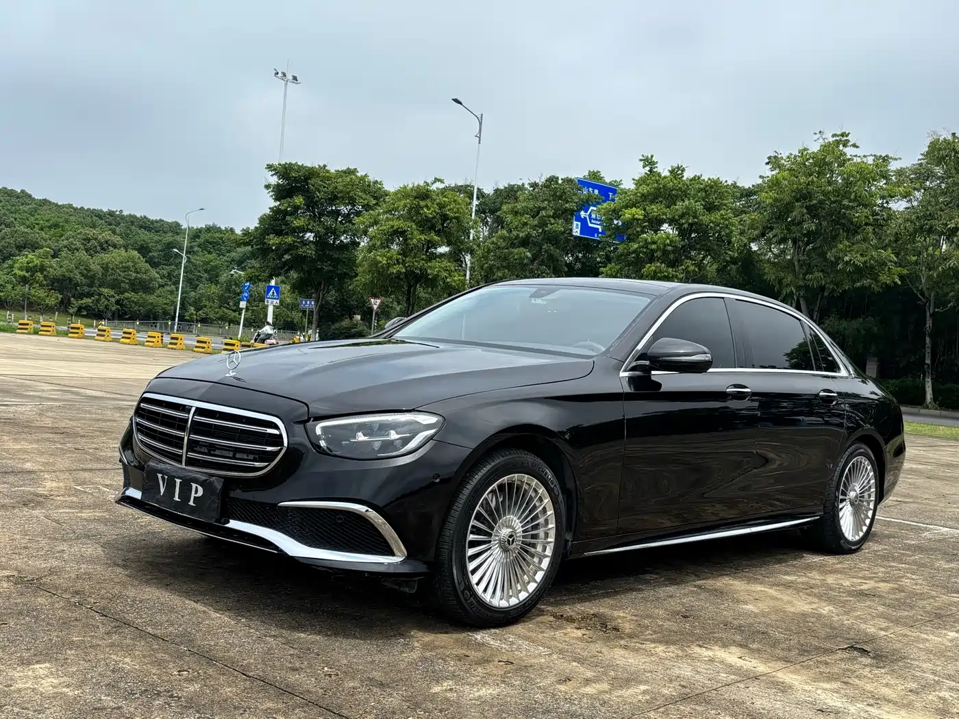Фото 1 - Mercedes-Benz E-Class