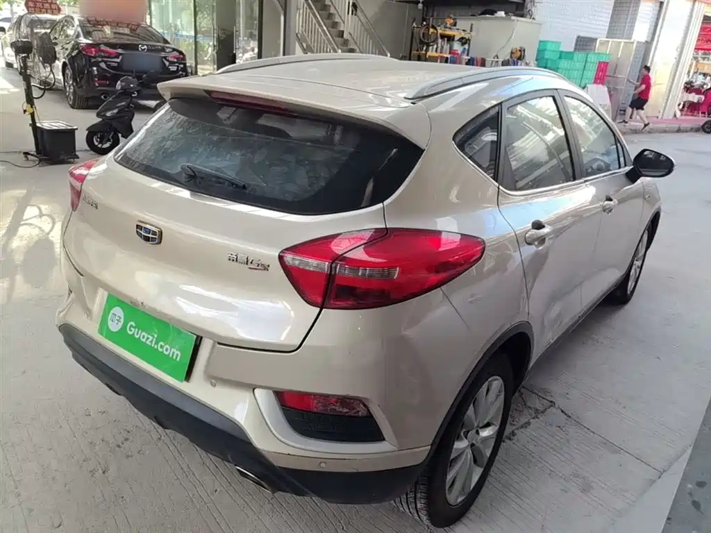 Фото 7 - Geely Emgrand GS