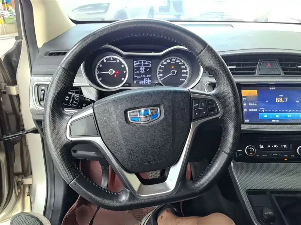 Фото 11 - Geely Emgrand GS