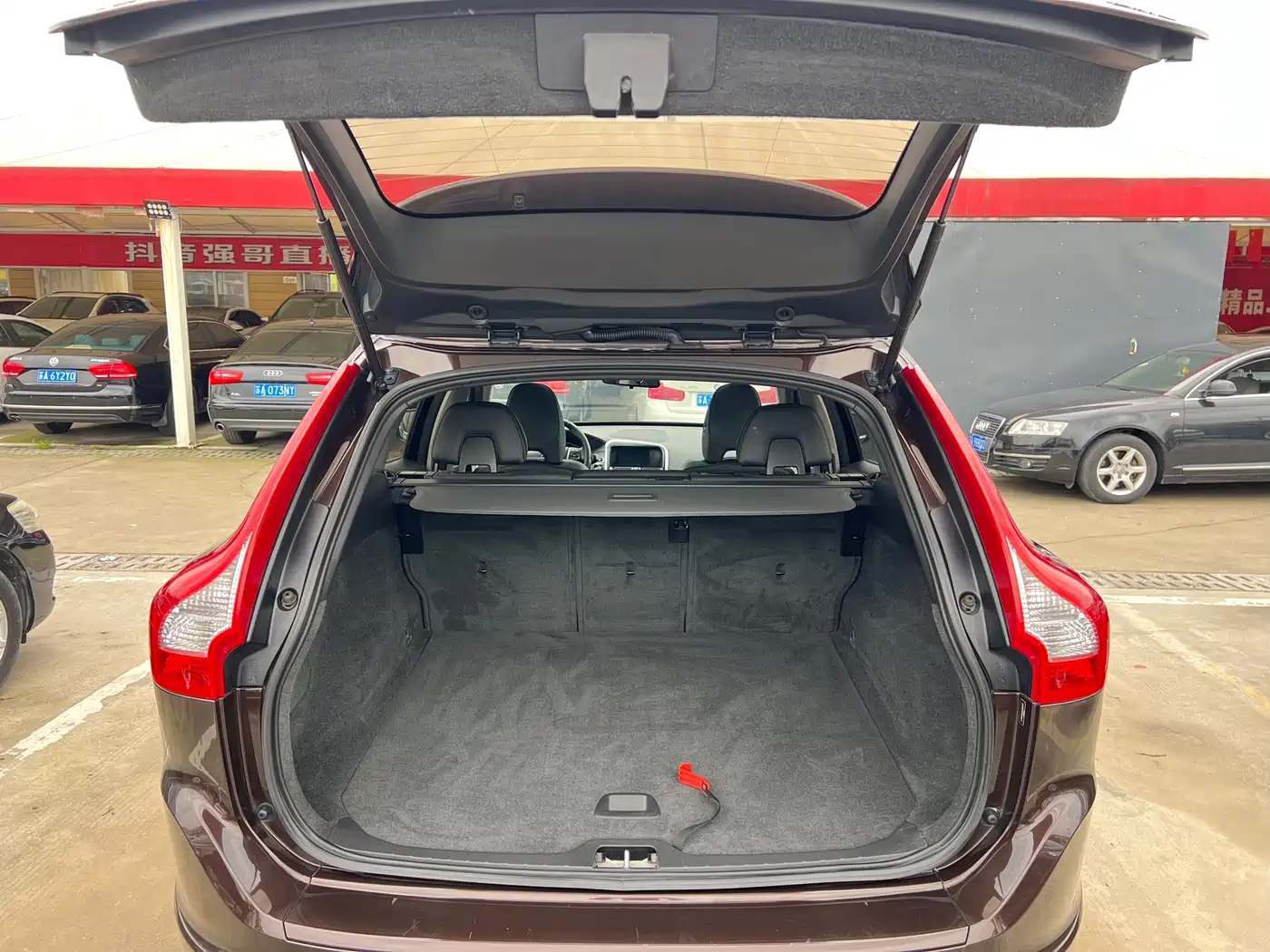 Фото 21 - Volvo XC60