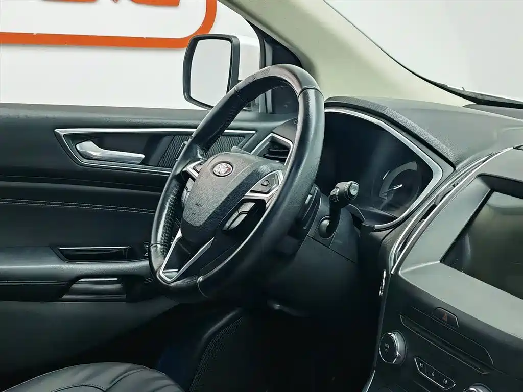 Фото 22 - Ford Edge