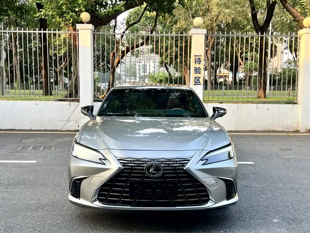 Lexus ES 2025 2025 200 Ultimate Edition