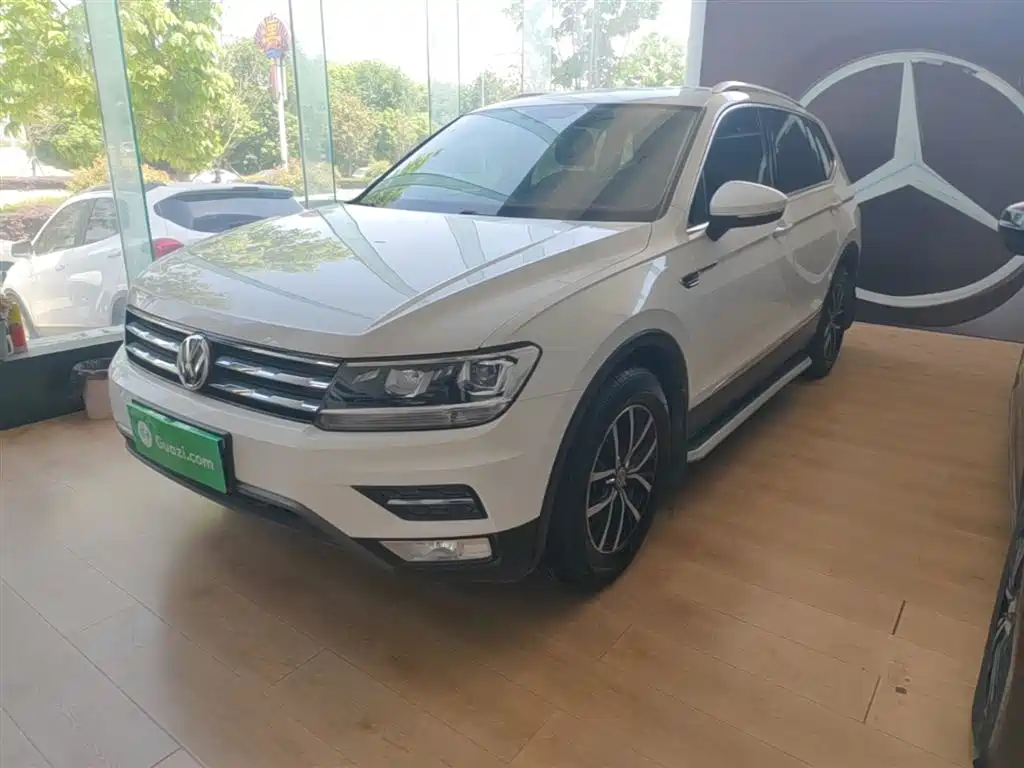 Volkswagen Tiguan L 2017 330TSI Automatic 2WD Comfort Edition фото 2