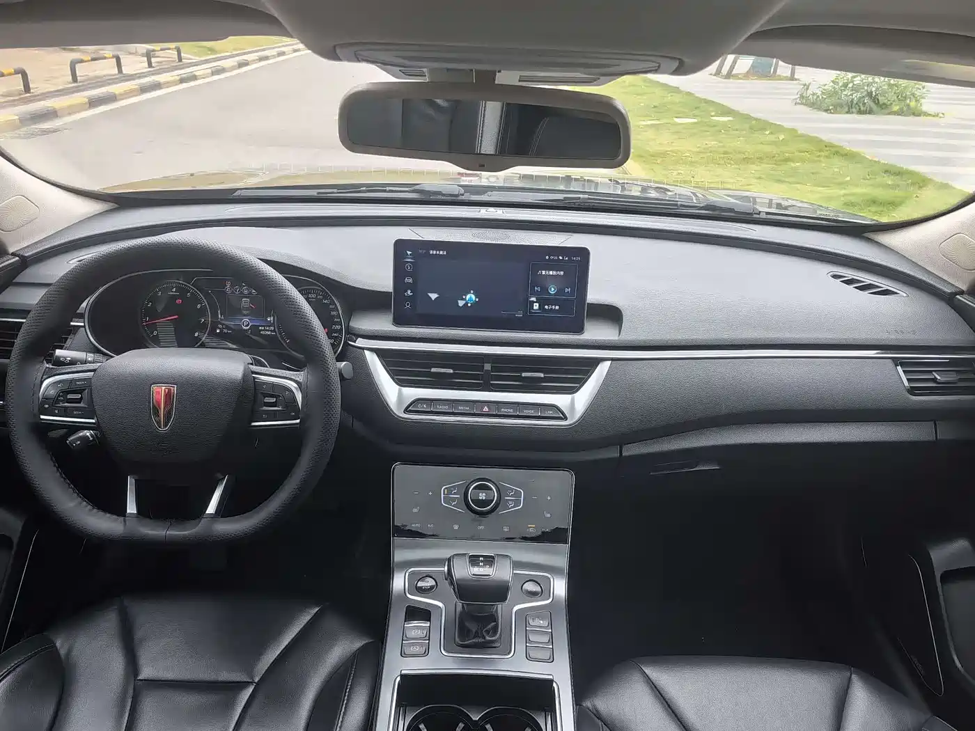Hongqi H5 2020 1.8T Automatic Smart Connection Qi Rhythm Edition фото 4