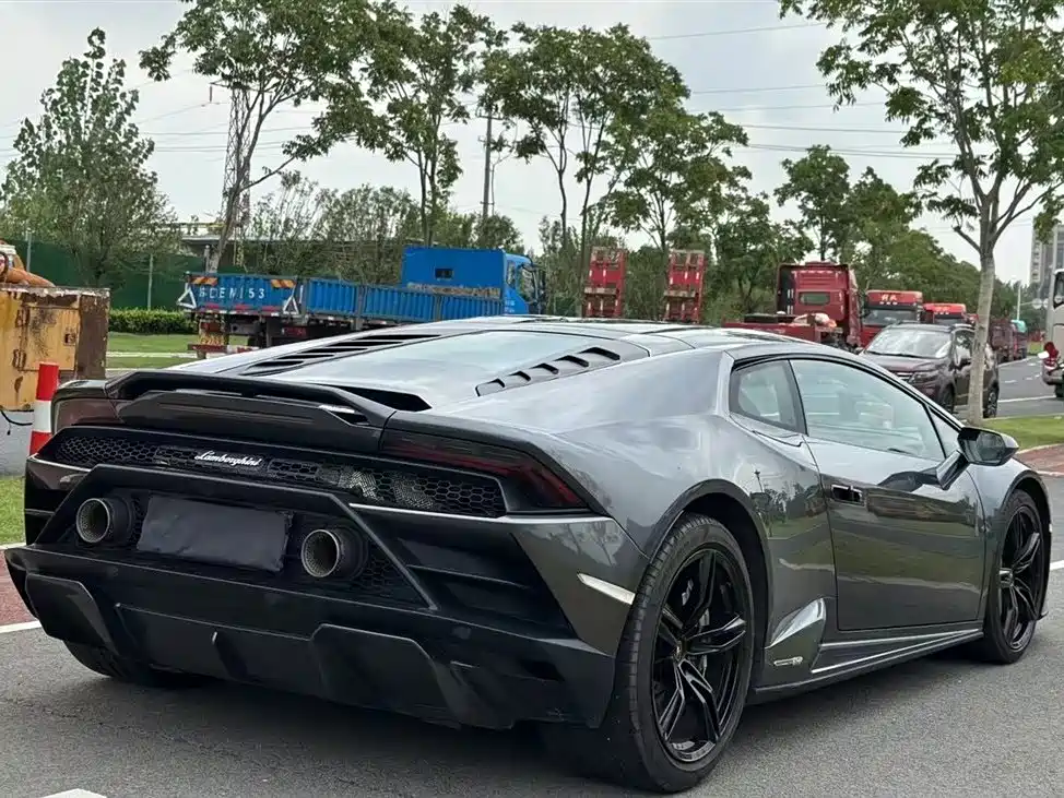 LAMBORGHINI HURACÁN