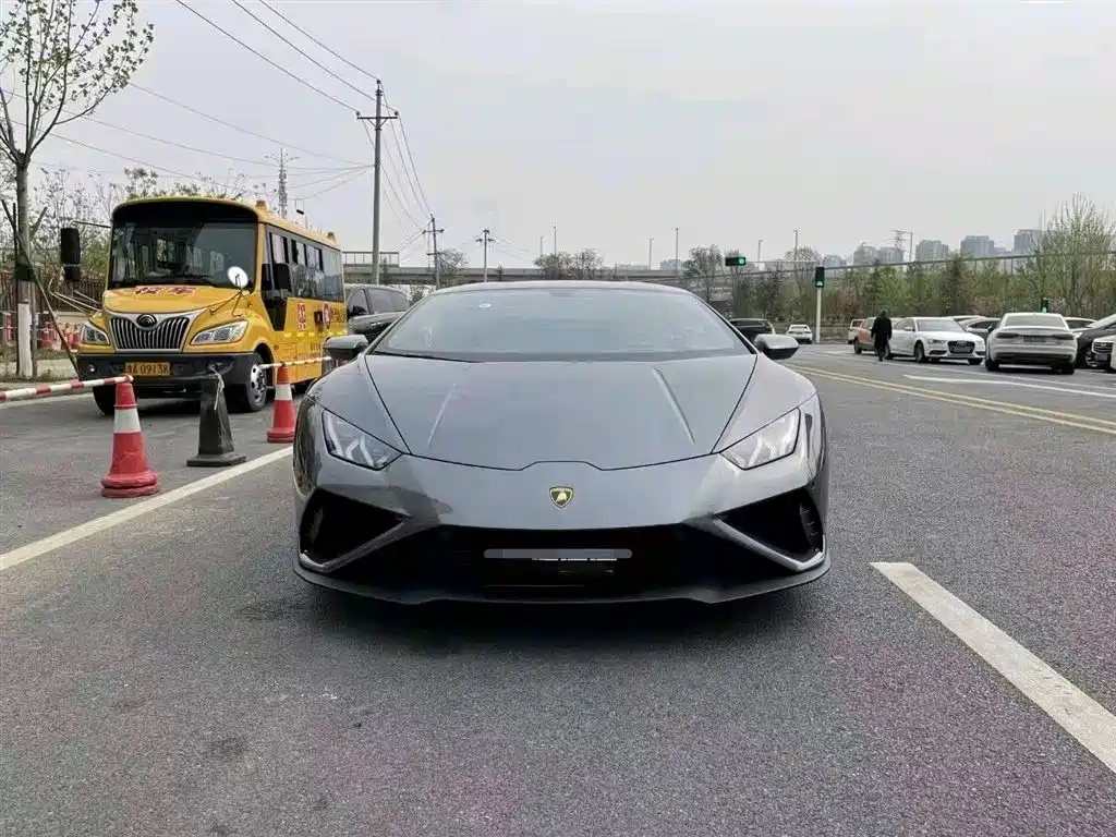 LAMBORGHINI HURACÁN