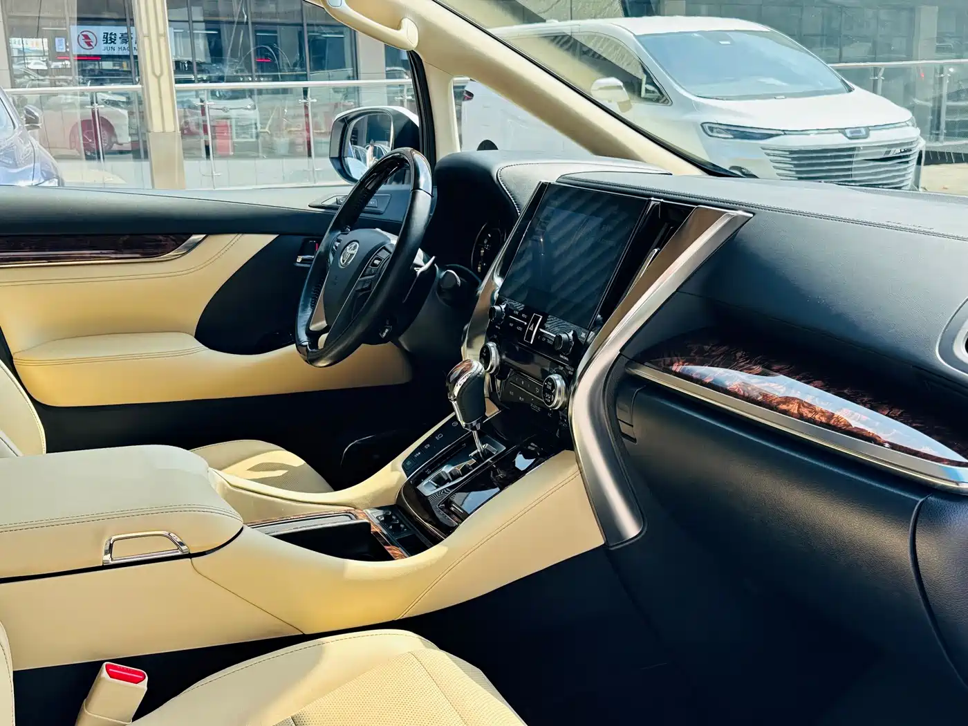 Toyota Alphard 2021 Hybrid 2.5L Luxury фото 11