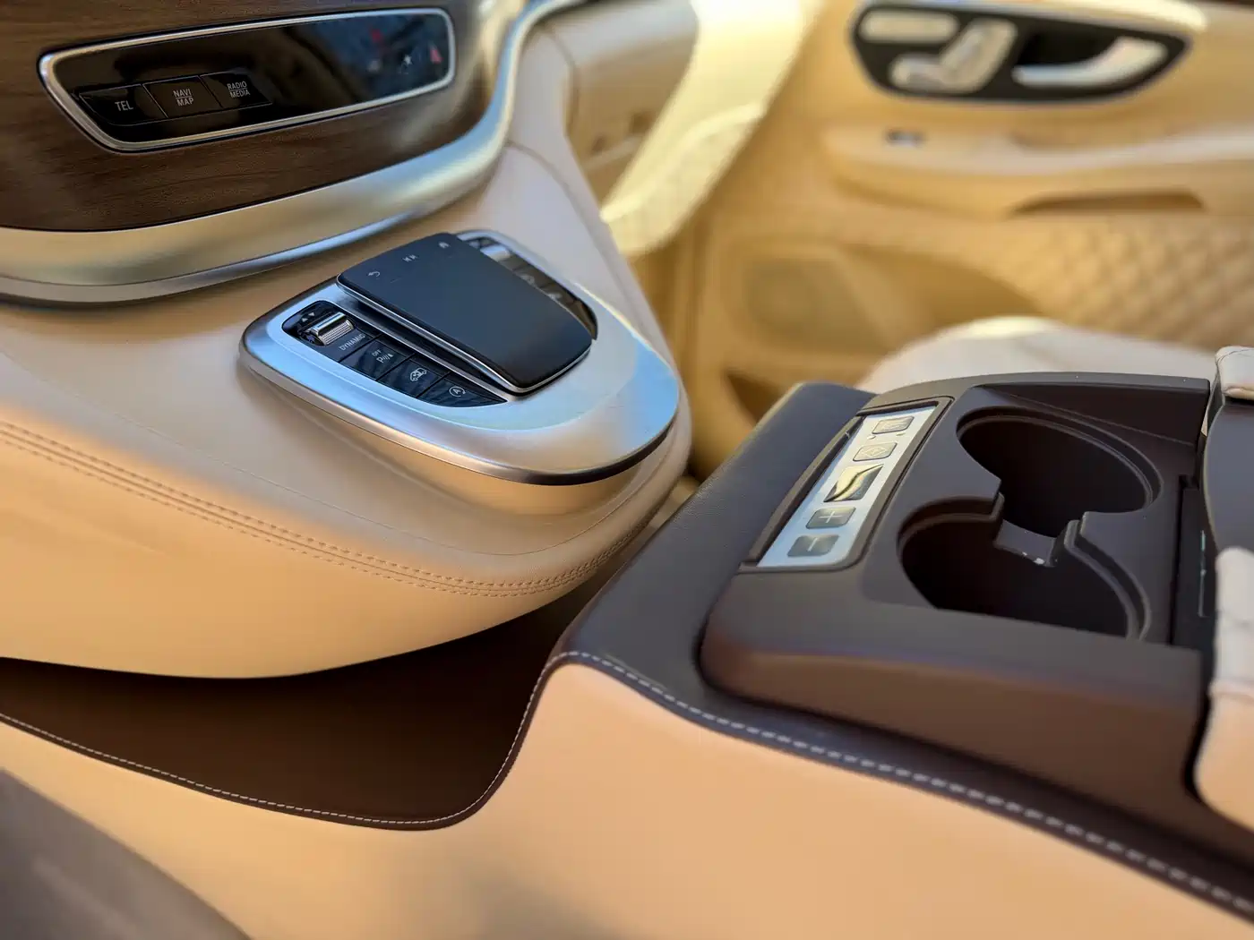 Mercedes-Benz V-Class 2021 V 260 L Long Wheelbase Luxury Edition фото 15