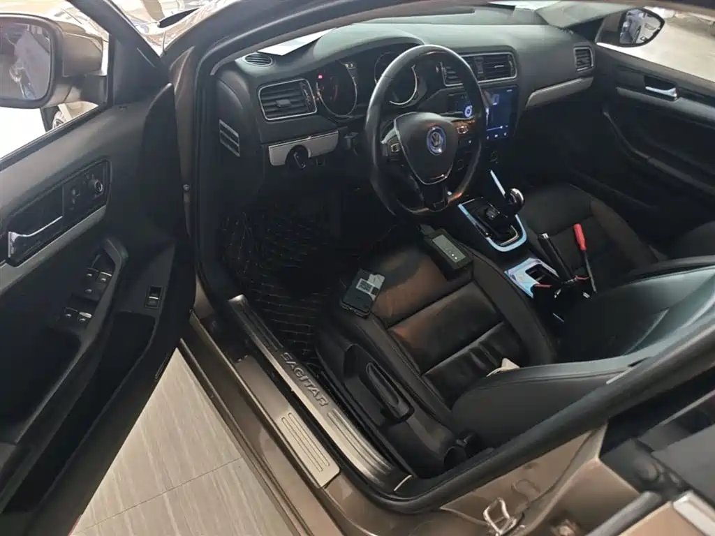 Volkswagen Sagitar 2017 230TSI Automatic Comfort фото 16