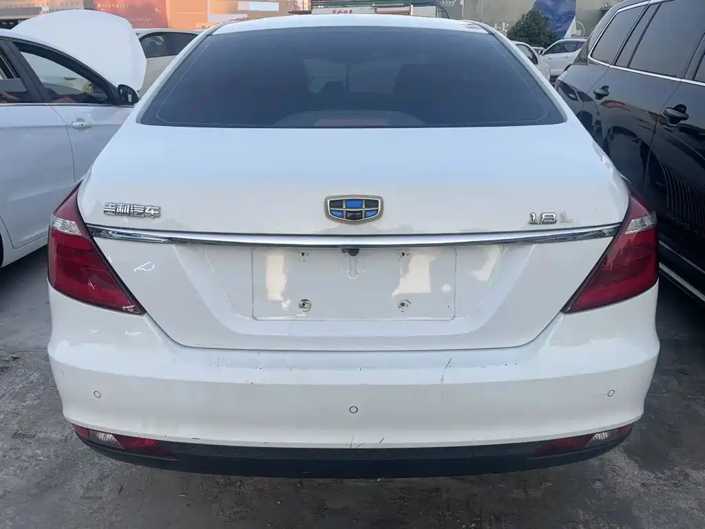 Фото 8 - Geely Emgrand