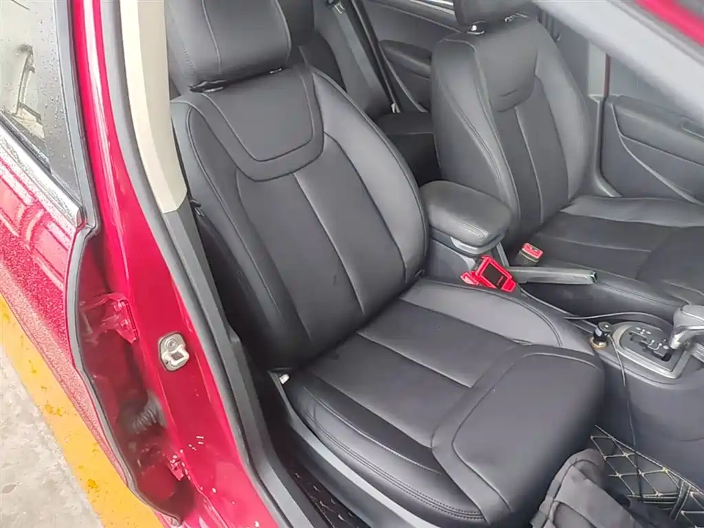 Peugeot 308 2014 Model Joy Edition Classic 1.6L Automatic Superior Style фото 25