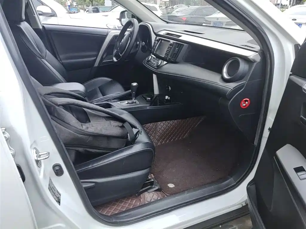 Toyota RAV4 Rongfang 2019 2.0L CVT 2WD Zhishang Edition China VI фото 25