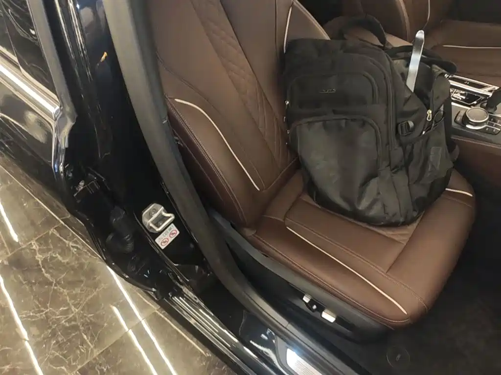 BMW 5 Series 2023 530Li Leading M Sport Package фото 25