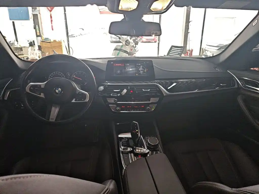 BMW 5 Series 2019 525Li M Sport Package фото 10