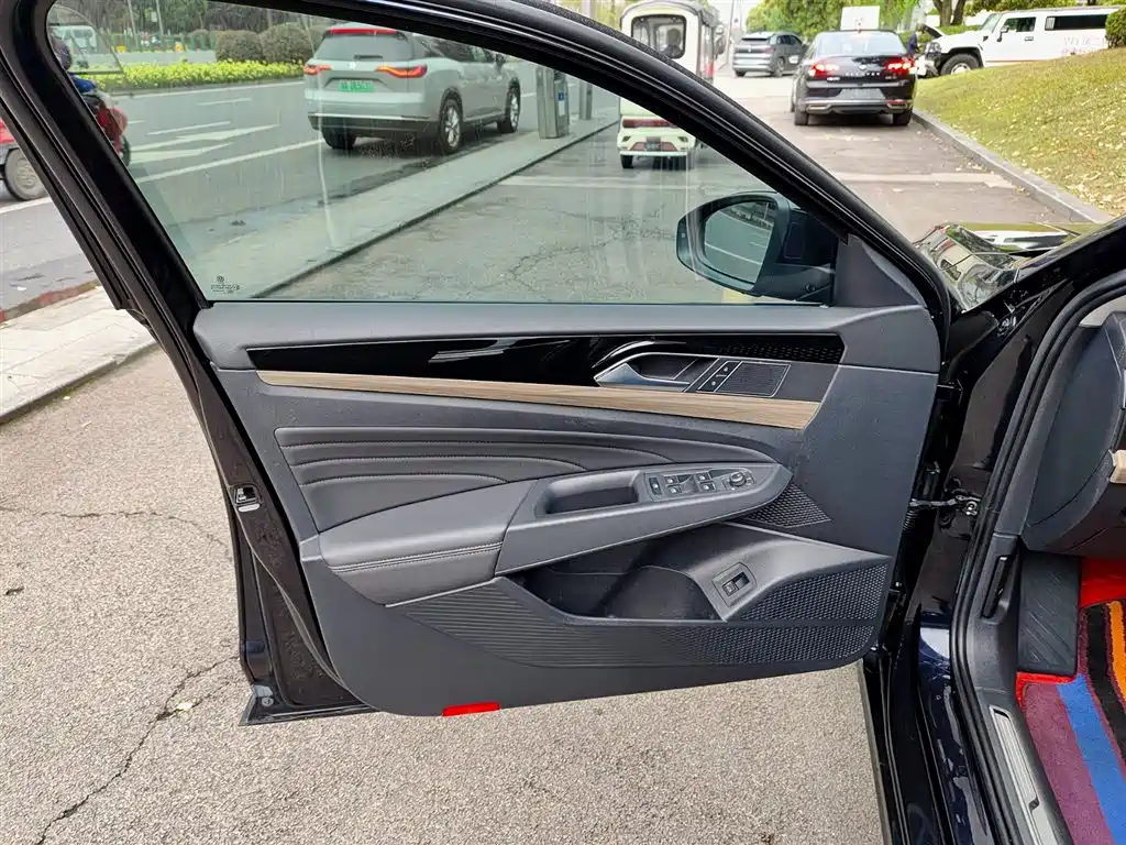 Volkswagen Passat 2019 Model 330TSI Luxury Edition China V фото 6