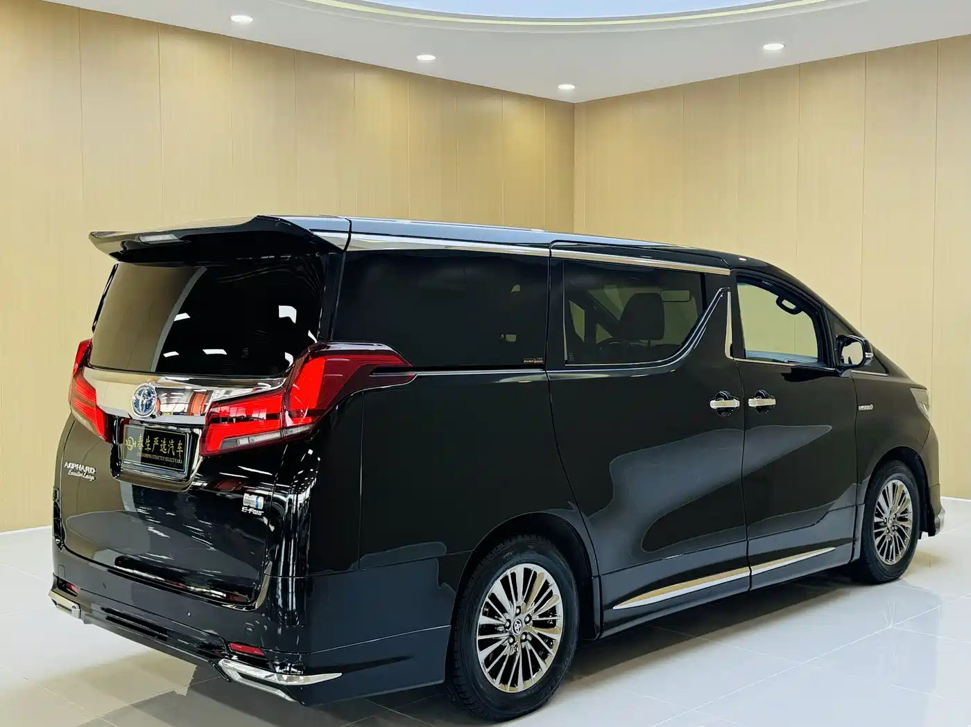 Toyota Alphard 2019 Hybrid 2.5L Premium Edition фото 16