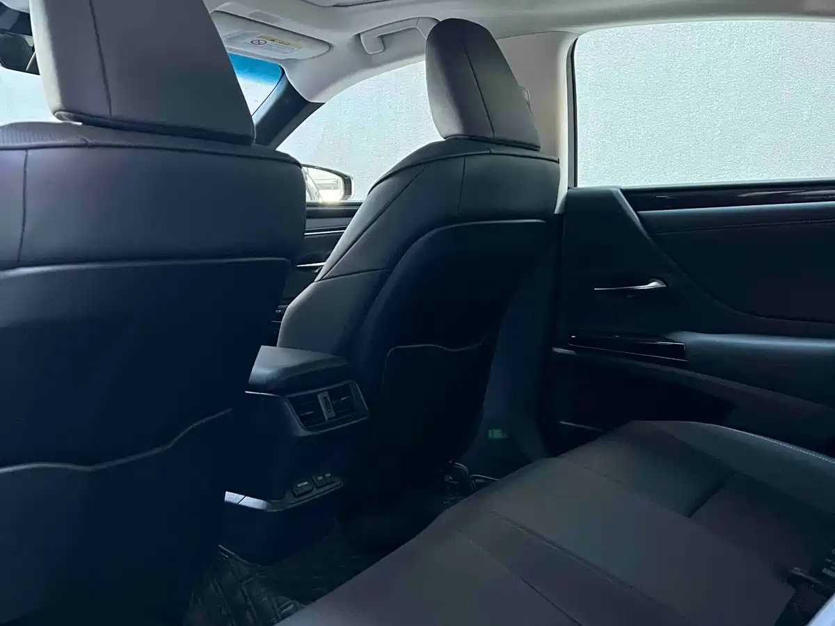 Lexus ES 2023 260 Excellence фото 15