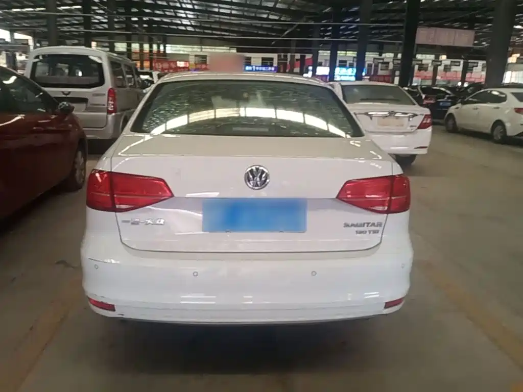 Volkswagen Sagitar 2017 180TSI Auto Exclusive Edition фото 6
