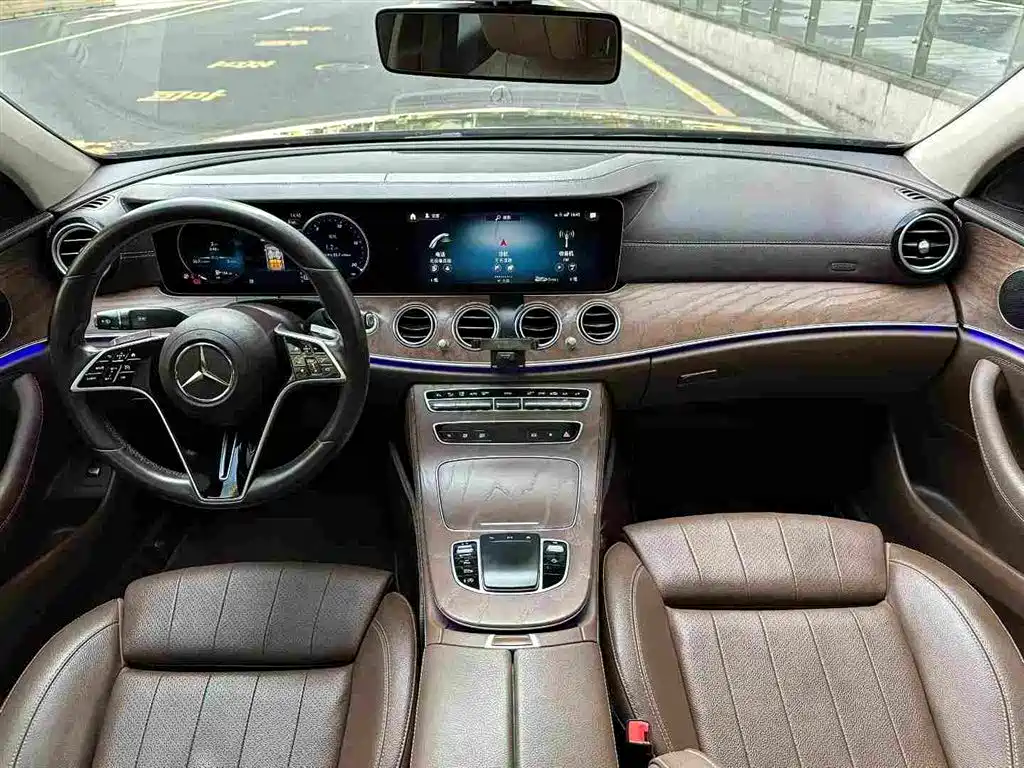Фото 7 - Mercedes-Benz E-Class