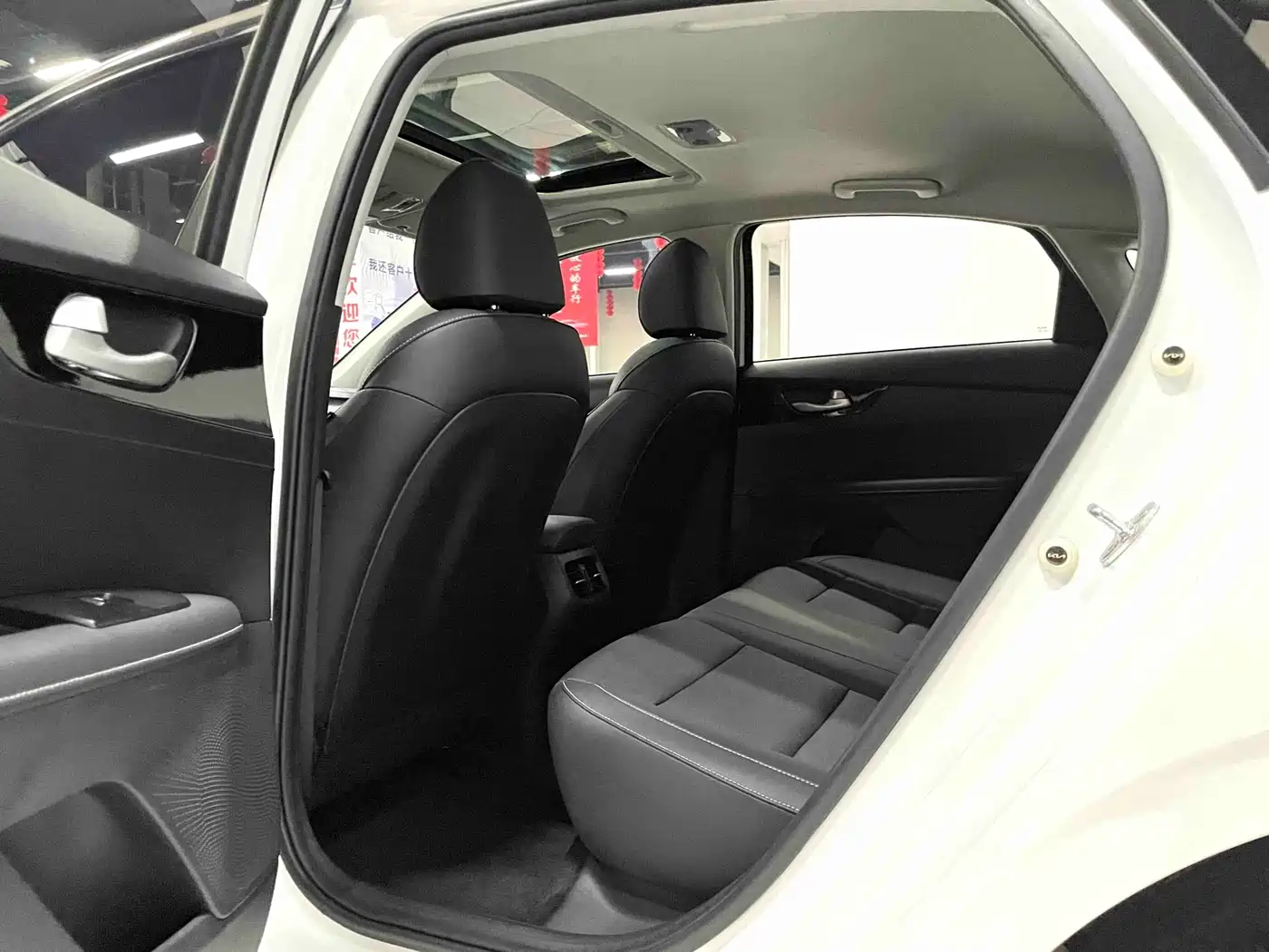 Kia K3 2021 1.5L CVT Fashion Edition фото 8