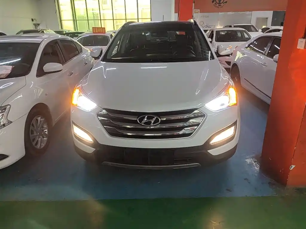 Hyundai Santa Fe 2015 2.4L Automatic 4WD Smart 5-seater фото 3