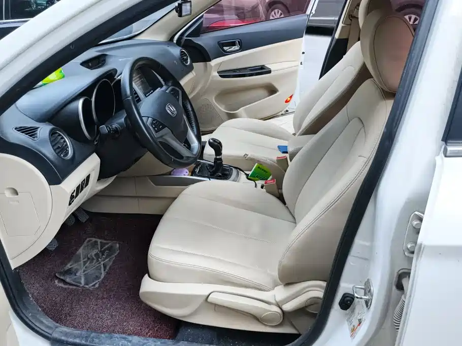 Photo 9 - Changan Eado