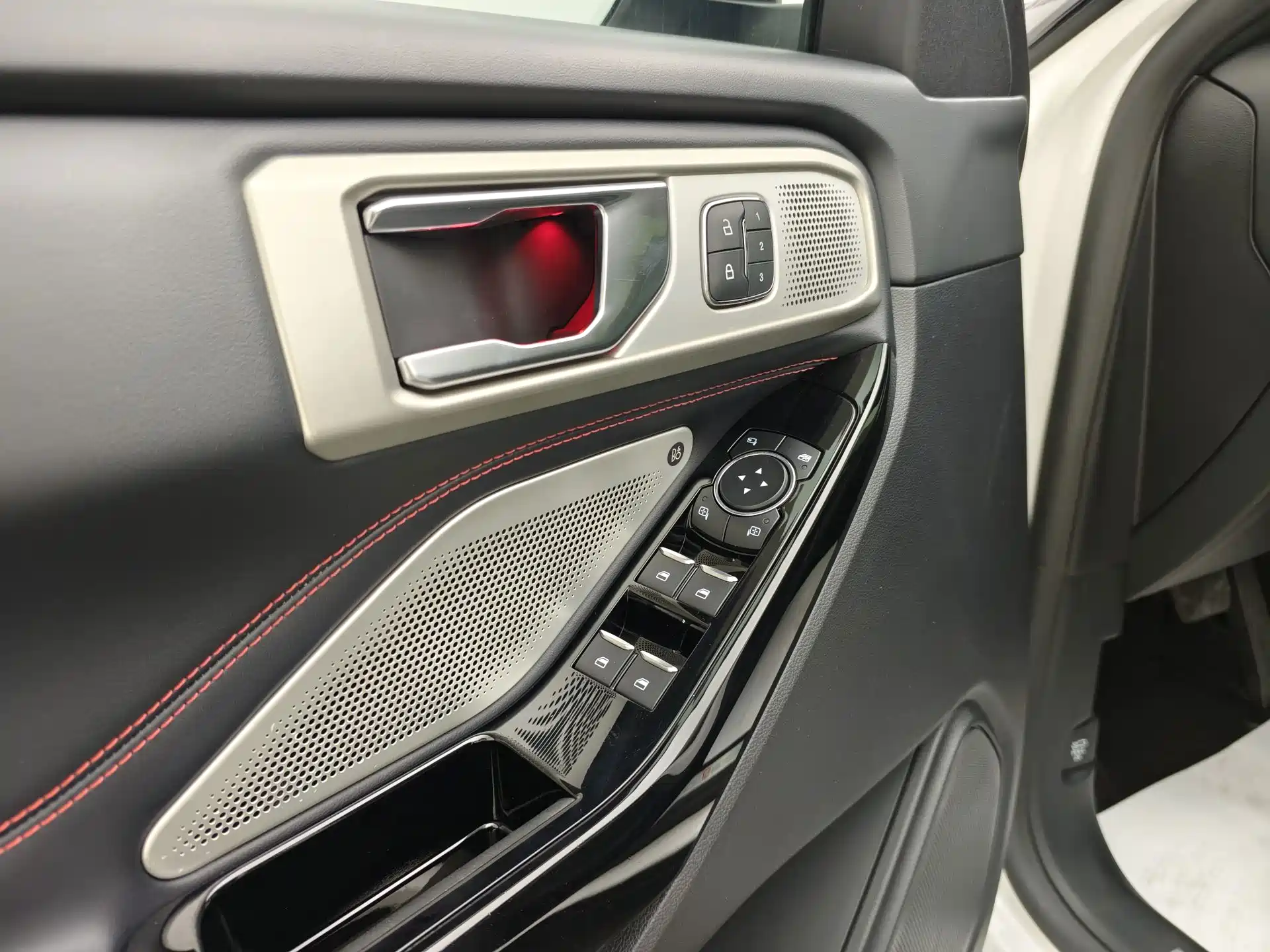 Фото 21 - Ford Explorer